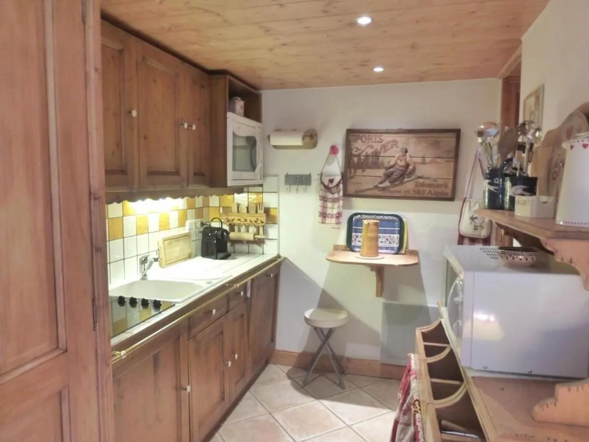 Apartment Chaleureux 3 Pieces Pour 4 Pers Avec Terrasse Aux Allues, Proche Ski Et Commerces - Fr-1-411-624 Les Allues